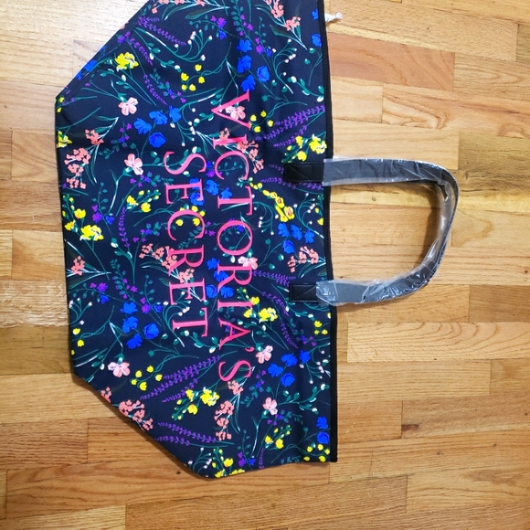Victoria's secret floral weekender tote bag - Picture 4 of 6